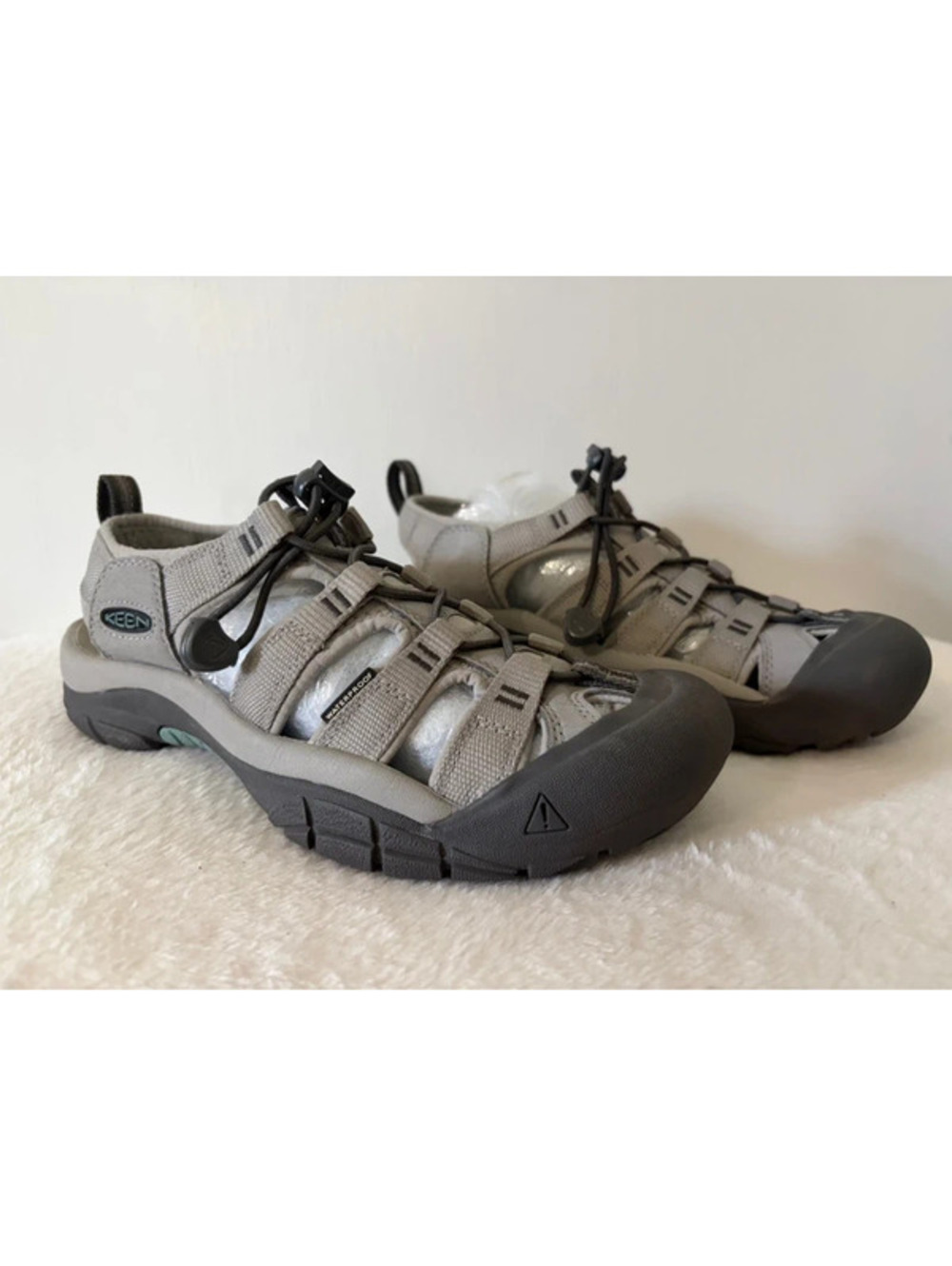 KEEN Sandals Newport H2 Women’s 7 Gray Waterproof Hiking Water NWOT